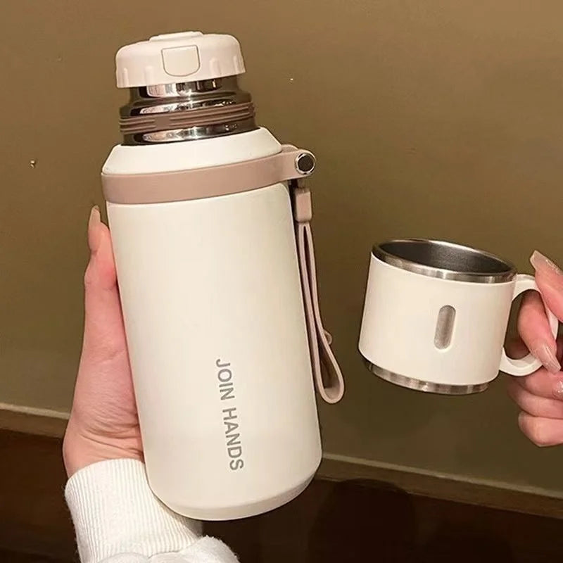 Gourde isotherme avec tasse